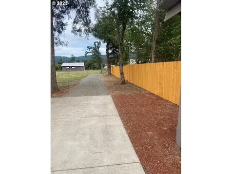 82277 Davisson Road Creswell OR 97426