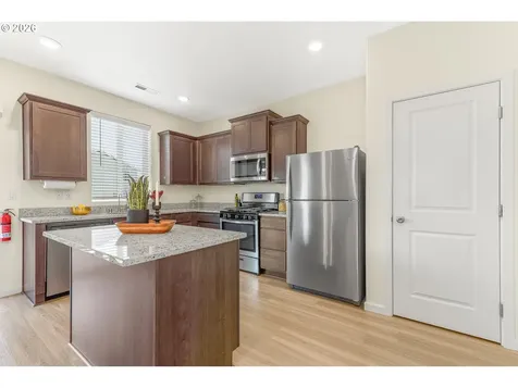1228 W 16th Avenue La Center WA 98629