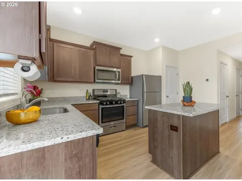 1228 W 16th Avenue La Center WA 98629