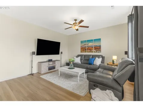 1228 W 16th Avenue La Center WA 98629
