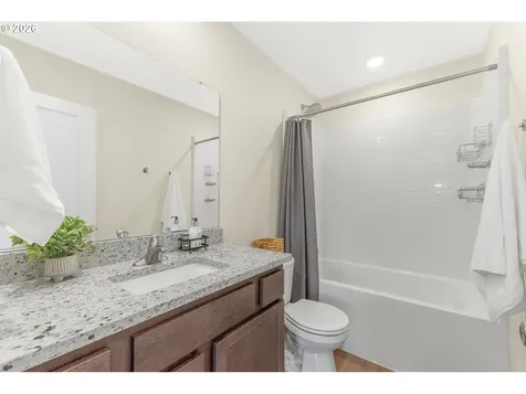 1228 W 16th Avenue La Center WA 98629