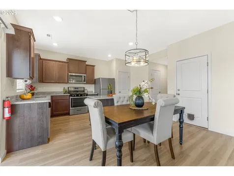 1228 W 16th Avenue La Center WA 98629
