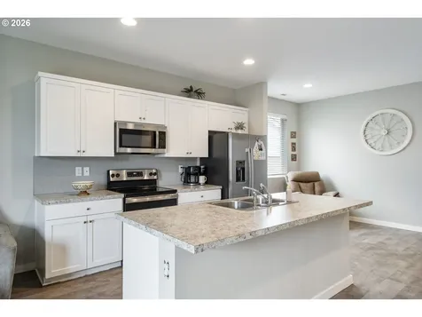 1480 Sunflower Street Woodburn OR 97071