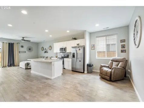 1480 Sunflower Street Woodburn OR 97071