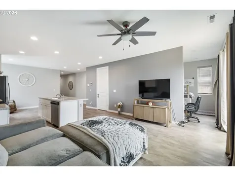 1480 Sunflower Street Woodburn OR 97071