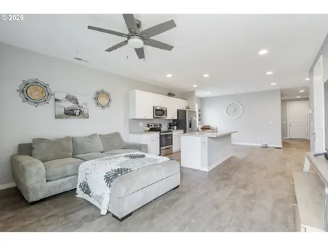 1480 Sunflower Street Woodburn OR 97071