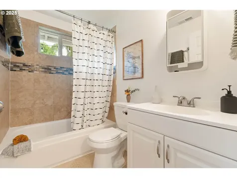 10258 N Allegheny Avenue Portland OR 97203
