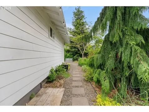 10258 N Allegheny Avenue Portland OR 97203