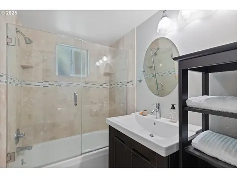 4623 SW 55th Place Portland OR 97221