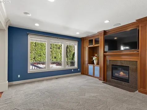 889 W T Street Washougal WA 98671
