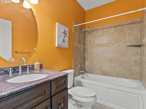 889 W T Street Washougal WA 98671