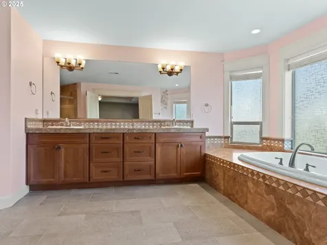 889 W T Street Washougal WA 98671