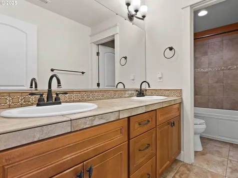 889 W T Street Washougal WA 98671