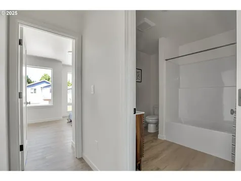 14822 NE Couch Street Portland OR 97230