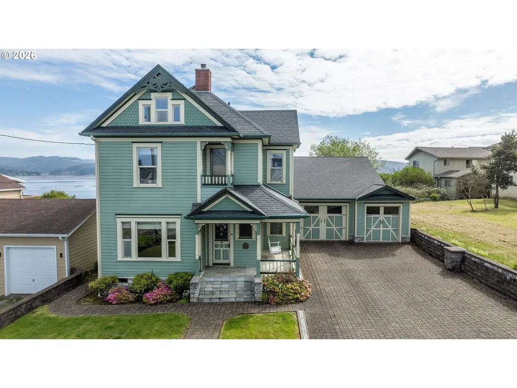 2139 Mcpherson Street North Bend OR 97459