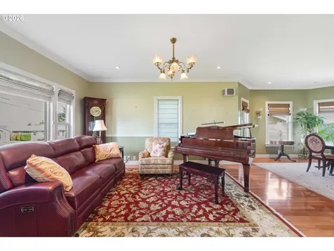2139 Mcpherson Street North Bend OR 97459