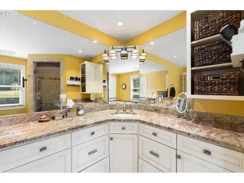 2139 Mcpherson Street North Bend OR 97459