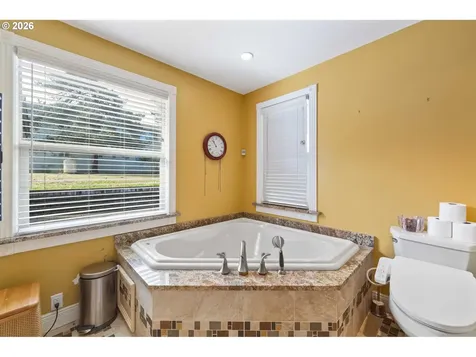 2139 Mcpherson Street North Bend OR 97459