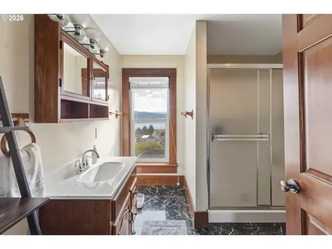 2139 Mcpherson Street North Bend OR 97459