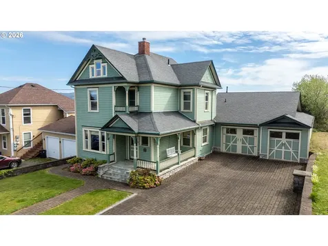 2139 Mcpherson Street North Bend OR 97459