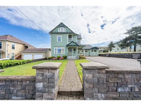 2139 Mcpherson Street North Bend OR 97459