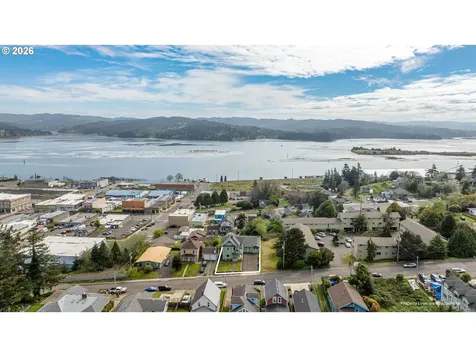 2139 Mcpherson Street North Bend OR 97459