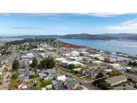 2139 Mcpherson Street North Bend OR 97459