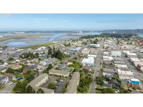 2139 Mcpherson Street North Bend OR 97459