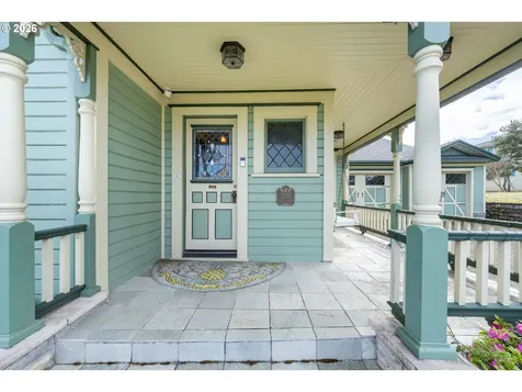 2139 Mcpherson Street North Bend OR 97459