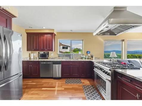 2139 Mcpherson Street North Bend OR 97459