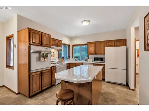 7829 SW 174th Place Beaverton OR 97007