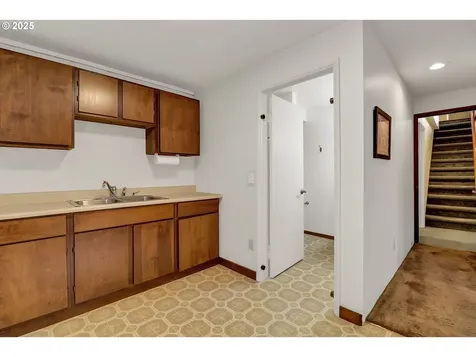 4801 Whiteaker Street Eugene OR 97405