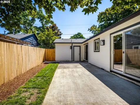 5903 SE Nehalem Street Portland OR 97206