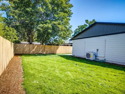 5903 SE Nehalem Street Portland OR 97206