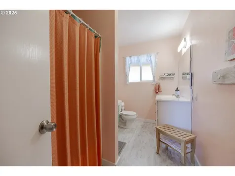 990 Barber Drive Creswell OR 97426