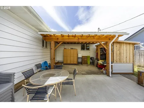 990 Barber Drive Creswell OR 97426