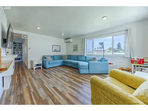 990 Barber Drive Creswell OR 97426