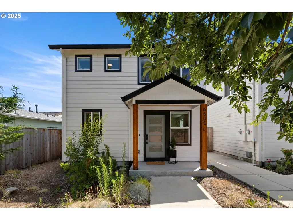 6505 SE Clatsop Street Portland OR 97206