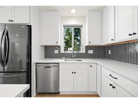 6505 SE Clatsop Street Portland OR 97206
