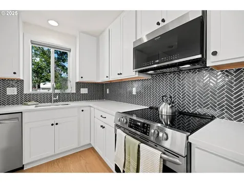 6505 SE Clatsop Street Portland OR 97206
