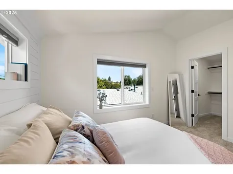 6505 SE Clatsop Street Portland OR 97206