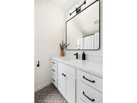 6505 SE Clatsop Street Portland OR 97206