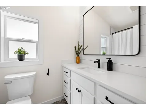 6505 SE Clatsop Street Portland OR 97206
