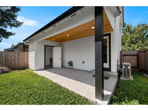6505 SE Clatsop Street Portland OR 97206