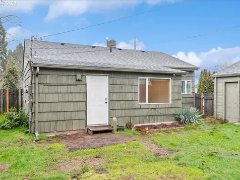 8234 NE Webster Street Portland OR 97220