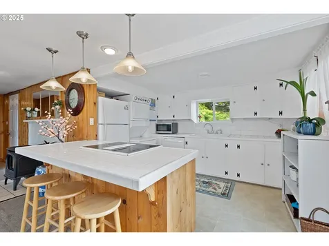 1736 NE 11th Street Lincoln City OR 97367
