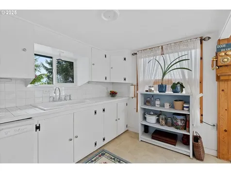 1736 NE 11th Street Lincoln City OR 97367