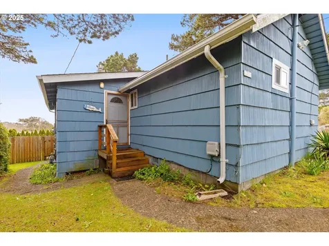 1736 NE 11th Street Lincoln City OR 97367