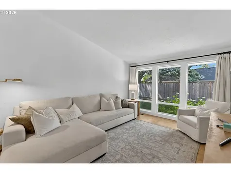1633 Holly Avenue Eugene OR 97408