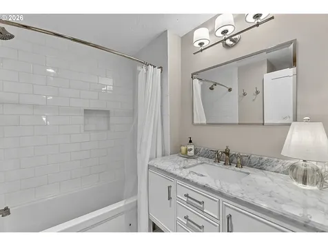 1633 Holly Avenue Eugene OR 97408